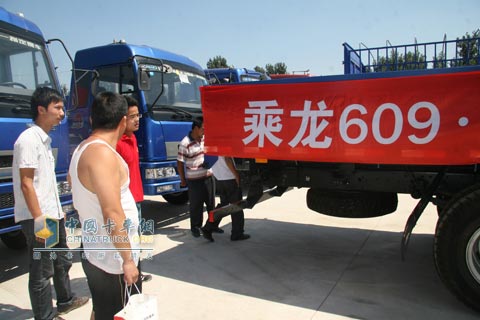 用戶試乘試駕乘龍609