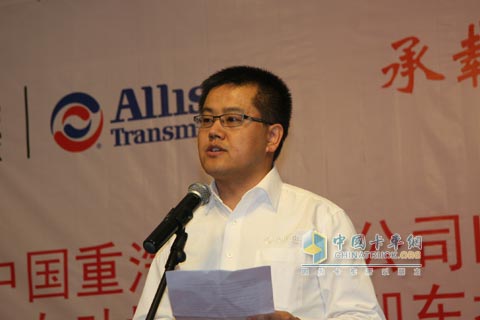 艾里遜變速箱公司卡車銷售高級(jí)經(jīng)理?xiàng)钸\(yùn)生在試駕活動(dòng)上發(fā)