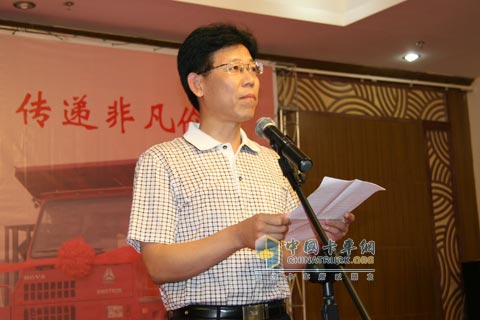 中國重汽集團(tuán)濟(jì)南特種車有限公司錢珠聲董事長在試駕活動
