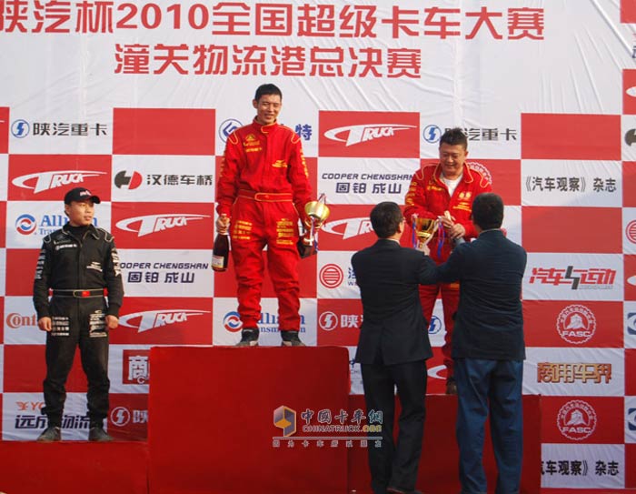 2010年全國(guó)超級(jí)卡車越野大賽總決賽獲獎(jiǎng)?wù)?/>
                                <!-- <p>第3張圖片</p> 11-->
                                <p>2010年全國(guó)超級(jí)卡車越野大賽總決賽獲獎(jiǎng)?wù)?/p>
                                <tt></tt>
                            </li>
                                                </ul>
                        <div   class=