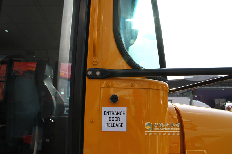 [上海車展]納威司達攜經(jīng)典長頭車與校車參展上海車展