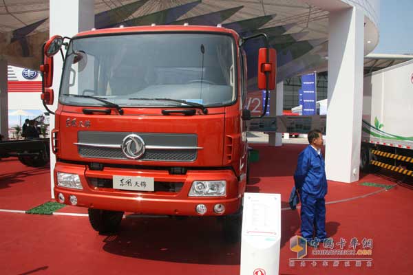 [上海車展]東風(fēng)天龍新長頭車驚艷上海車展