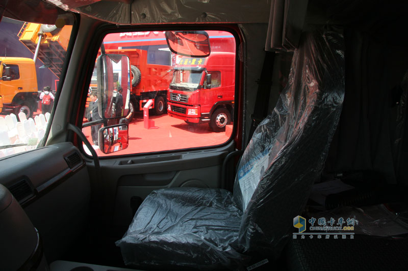 [上海車展]東風(fēng)天龍新長頭車驚艷上海車展