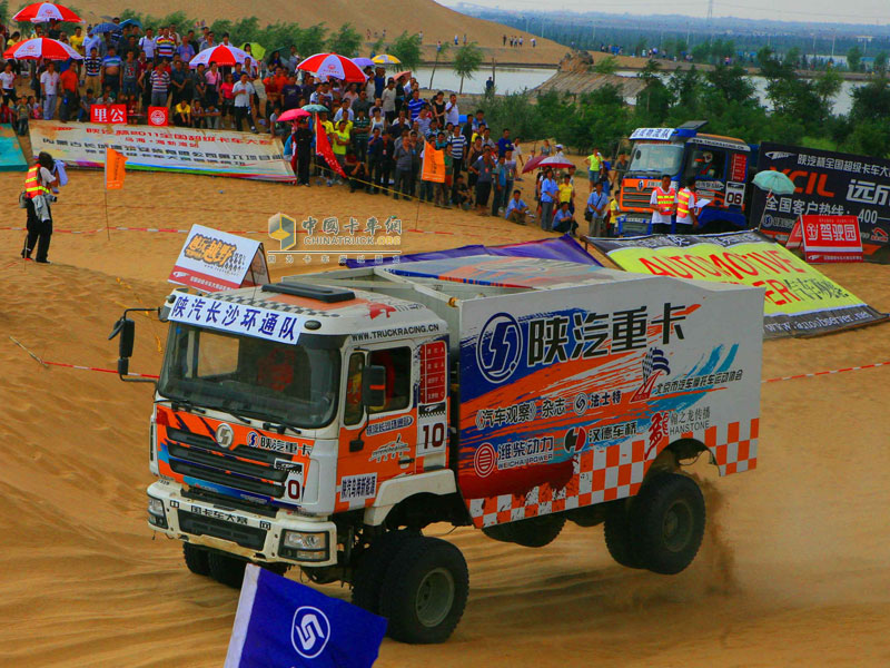 2011卡車(chē)大賽-烏海站賽車(chē)英姿2