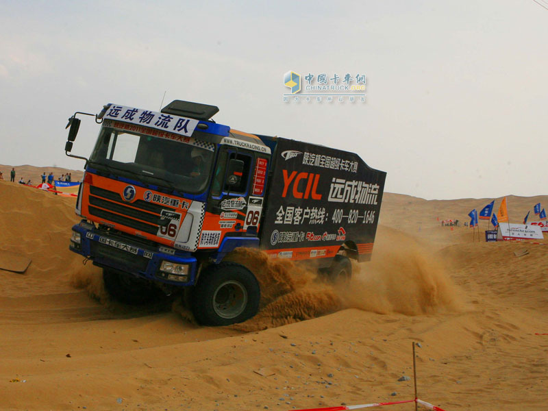 2011卡車(chē)大賽-烏海站賽車(chē)英姿2