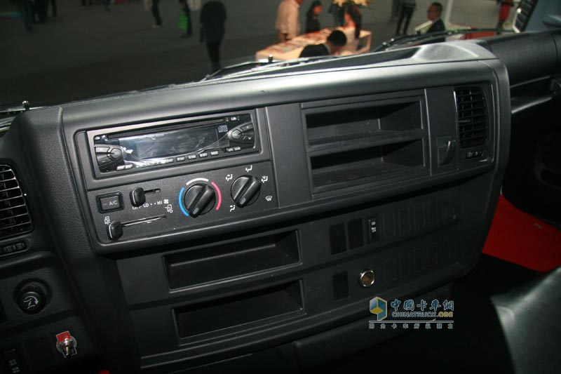 廣汽日野700系列8×4底盤車內(nèi)飾圖