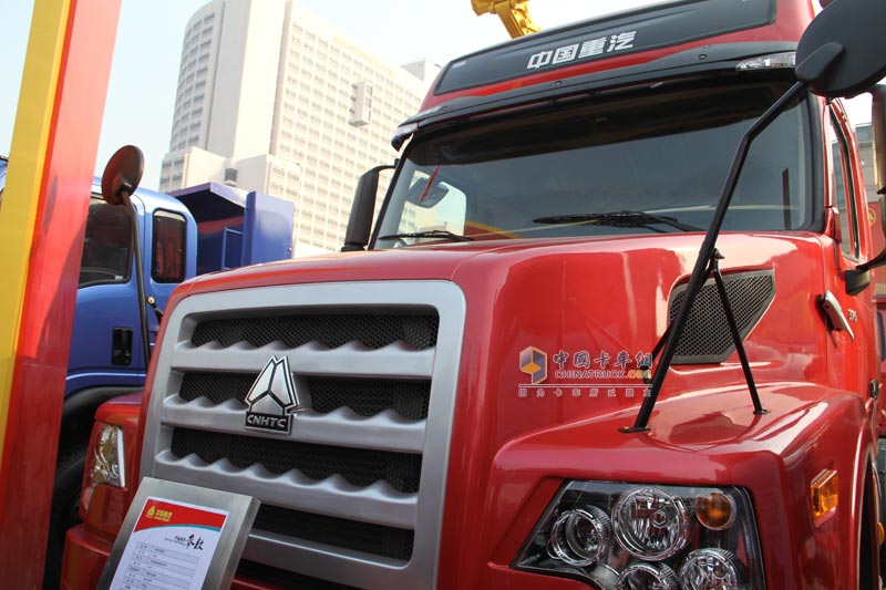 中國(guó)重汽 威濼長(zhǎng)頭車(chē) 375馬力 6×4牽引車(chē)高清圖
