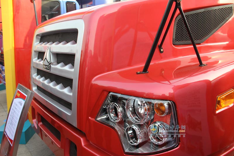 中國(guó)重汽 威濼長(zhǎng)頭車(chē) 375馬力 6×4牽引車(chē)高清圖