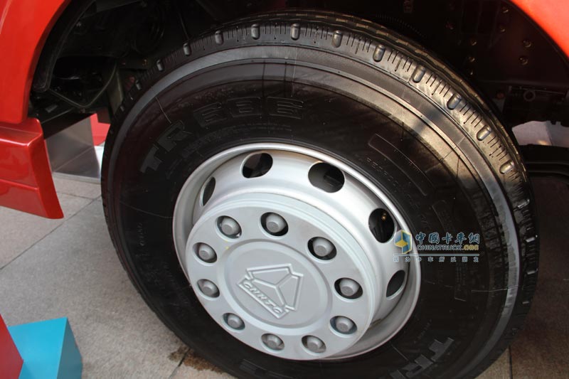 中國(guó)重汽 威濼長(zhǎng)頭車(chē) 375馬力 6×4牽引車(chē)高清圖