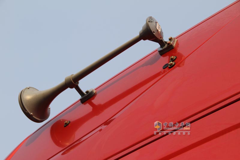 中國(guó)重汽 威濼長(zhǎng)頭車(chē) 375馬力 6×4牽引車(chē)高清圖