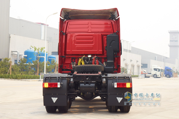 福田戴姆勒歐曼GTL6*4牽引車實拍圖