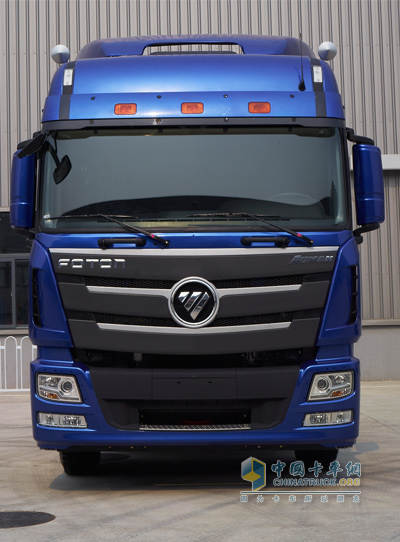 福田戴姆勒歐曼GTL6*4牽引車實拍圖