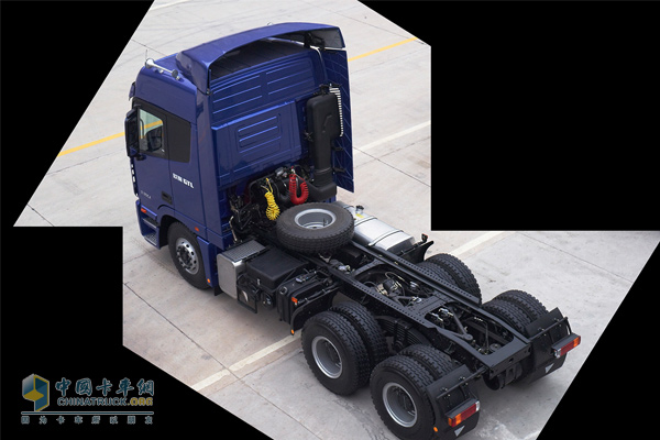 福田戴姆勒歐曼GTL6*4牽引車實拍圖