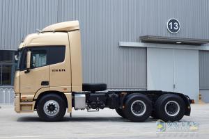 福田戴姆勒歐曼GTL6*4牽引車實拍圖