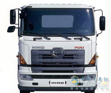HINO 700