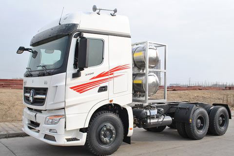 北奔 V3 330馬力 6x4 LNG 牽引車（2533SZ）