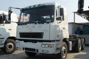 華菱重卡 重載型 430馬力 6X4 國(guó)五牽引車(HN4250B46C4M5)