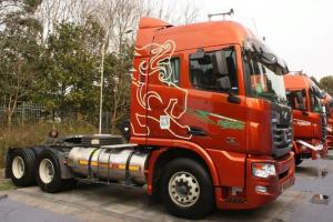 聯(lián)合卡車(chē) U400重卡 2015款 K金版 400馬力 6X4 國(guó)四 LNG牽引車(chē)(SQR4252N6ZT4)