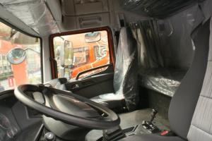 聯(lián)合卡車(chē) U400重卡 2015款 K金版 400馬力 6X4 國(guó)四 LNG牽引車(chē)(SQR4252N6ZT4)