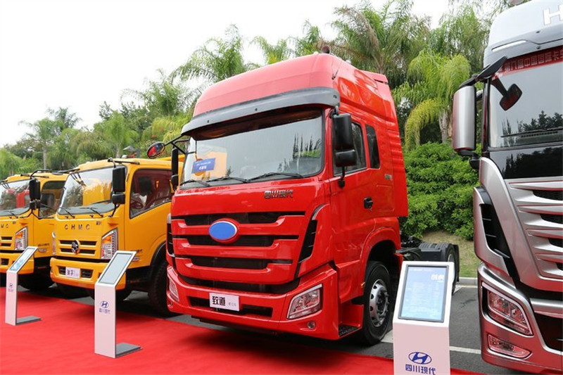四川現代 致道800W重卡 350馬力 4X2國五 牽引車(CNJ4180KPG36V)