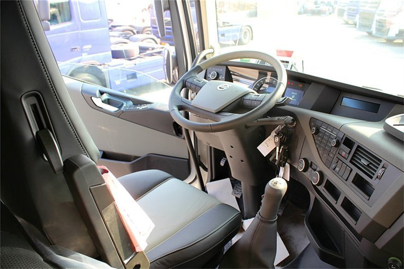 沃爾沃 新FH重卡 540馬力 6X4 國(guó)四牽引車(大件車)