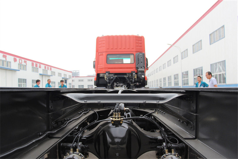 重汽王牌 W5G重卡 340馬力 8X4 9.4米 國(guó)四欄板載貨車(chē)底盤(pán)(CDW1310A1T4)