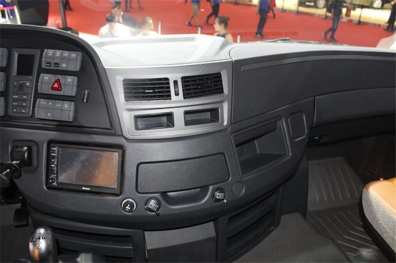 福田 歐曼EST-A 6系重卡 460馬力  國(guó)五6X4危險(xiǎn)品牽引車(chē)(BJ4269SNFKB-AD)