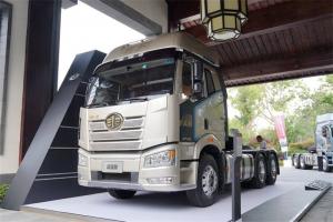 一汽解放 新J6P重卡 榮耀版 550馬力 6X4 國(guó)五牽引車(CA4250P66K25T1A2E5)