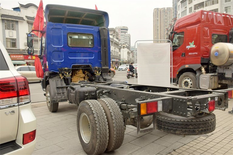 東風(fēng)柳汽 乘龍L3 160馬力 4X2 國五5.2米單排廂式載貨車(LZ5090XXYL3AB)