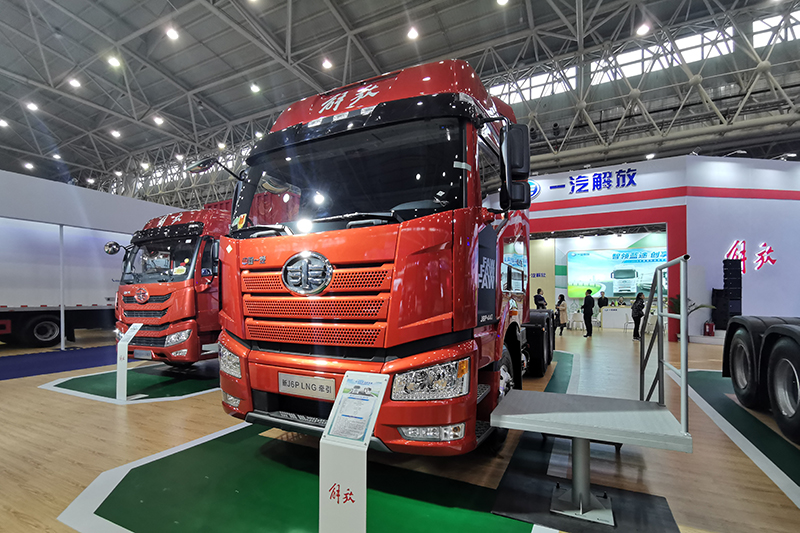 一汽解放 新J6P 440馬力 6×4 國六 LNG牽引車