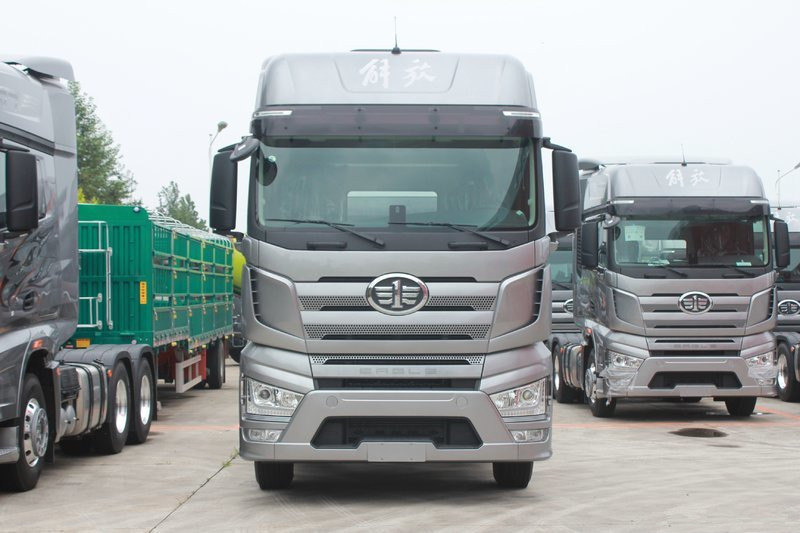 一汽解放 J7重卡 四季版 550馬力 6X4 國五牽引車(液力緩速器)(CA4250P77K25T1E5)