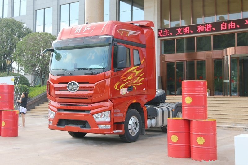 一汽解放 J7重卡 550馬力 6X4 國(guó)五牽引車(CA4250P77K25T1E5)