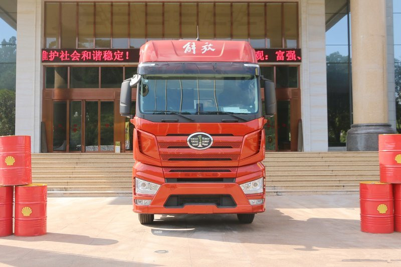 一汽解放 J7重卡 550馬力 6X4 國(guó)五牽引車(CA4250P77K25T1E5)