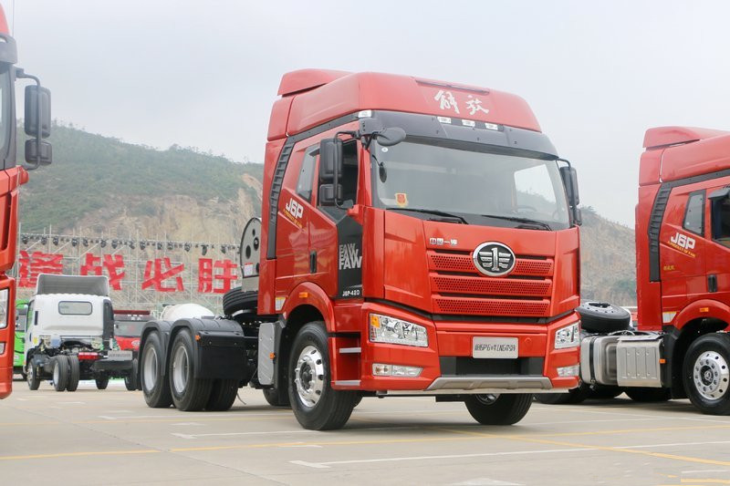 一汽解放 新J6P重卡 430馬力 6X4 國(guó)五LNG牽引車(CA4250P66T1A2E24M5)