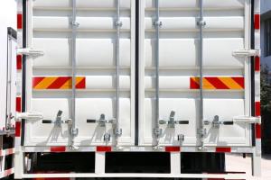 東風(fēng)商用車 天錦KR中卡 180馬力 4X2 8米 國六排半廂式載貨車(DFH5180XXYE2)