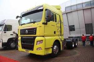 中國重汽 汕德卡SITRAK C7H重卡 430馬力 6X4 國五LNG牽引車(ZZ4256V324HE1LB)