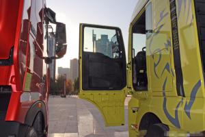 中國重汽 汕德卡SITRAK C7H重卡 430馬力 6X4 國五LNG牽引車(ZZ4256V384HE1LB)