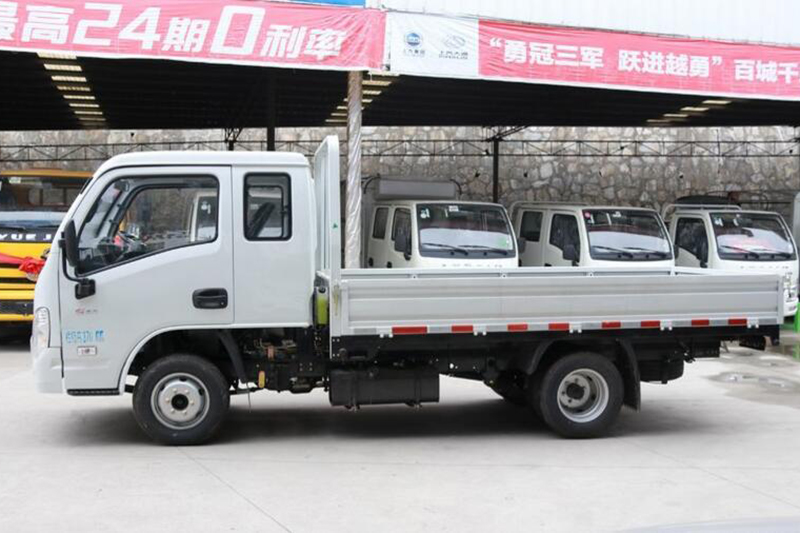 上汽躍進(jìn) 福運(yùn)S80 113馬力 4×2 國六 排半 欄板載貨車 軸距3100mm