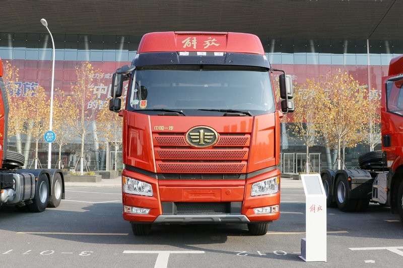 一汽解放 新J6P重卡 領航標載版 2020款 550馬力 6X4 國五 牽引車(CA4250P66K25T1A1E5)