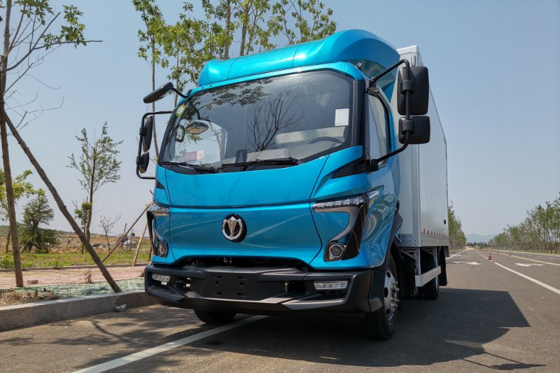 飛碟汽車 W5 130馬力 4×2 國六 4.18米 單排廂式載貨車（FD5040XXYW68K6-1）