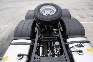遠(yuǎn)程汽車(chē) 甲醇重卡 316kw 6×4 國(guó)六 牽引車(chē)(DNC4250GM6) 高速版本（最高車(chē)速110km/h）