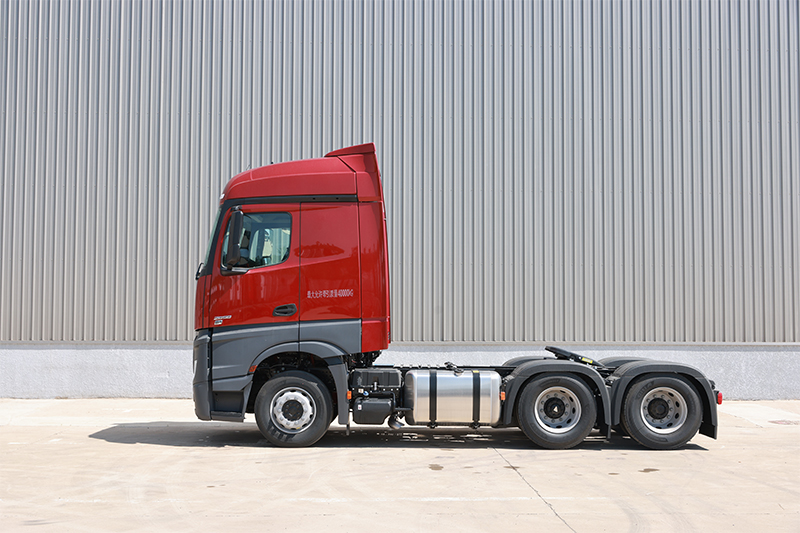 梅賽德斯-奔馳 Actros 2653 530馬力 6×4 國六 公路牽引車 （紅）