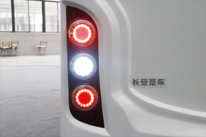 長(zhǎng)安跨越 D5 4×2 115馬力 國六 自動(dòng)擋 橫床 自行房車