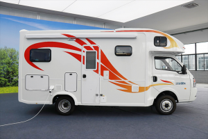 長(zhǎng)安跨越 D5 4×2 115馬力 國六 自動(dòng)擋 橫床 自行房車