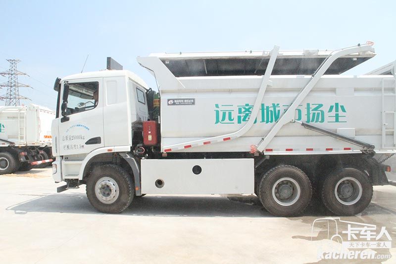 聯(lián)合卡車(chē)U340 340馬力 6×4 自卸車(chē)