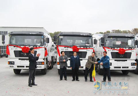 宇通重工20臺攪拌車發(fā)車