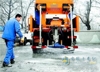灑水型除雪車