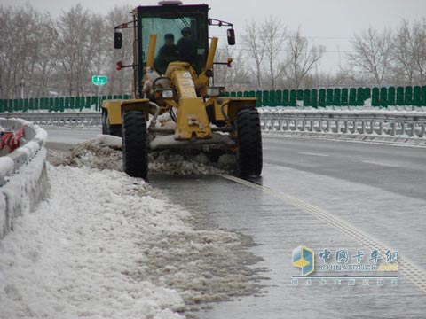 封閉式清掃垃圾鏟雪車