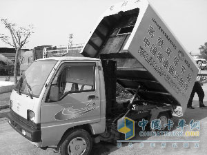 張珉發(fā)明的刨地傳遞式環(huán)保街道清掃車