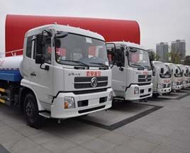 東風公司向云南旱區(qū)捐贈10輛運水車